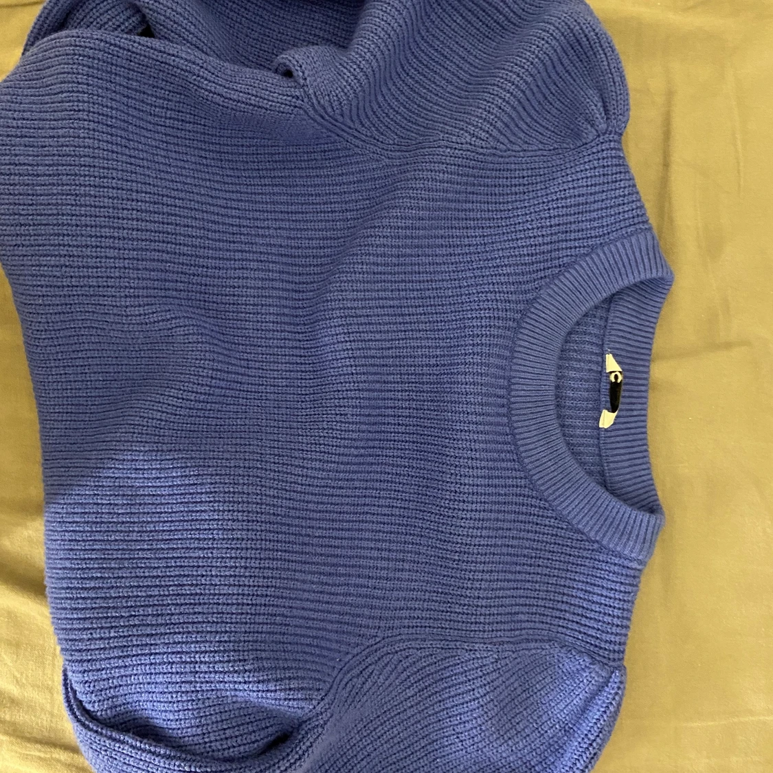 Mörkblå stickad tröja med puffärmar - 90