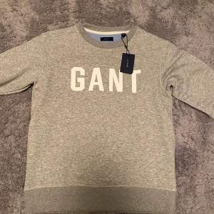 Fin grå Gant sweatshirt. Storlek 170 men motsvarar också en xs