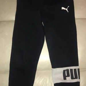 Puma sweat pants - Svart Puma byxa storlek 140.