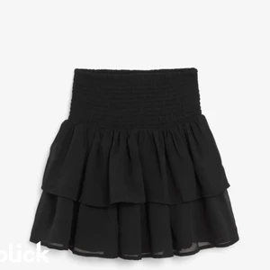 Svart kjol - Svart kjol som jag köpte i somras säljer då jag har två likadana!