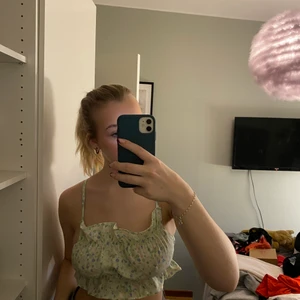 Somrig topp  - Jättefin topp och såå fin till sommarn 