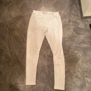 Vita tajts  - vita tajta tajts i storlek L, köpte på Cubus , knappt använda! Säljer för 65kr ink frakt 