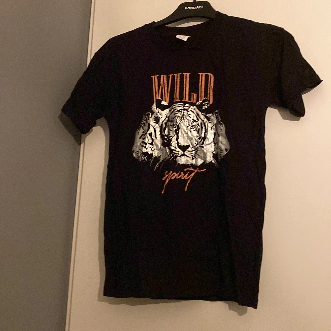 Svart t-shirt med tryck! Storlek 170 - 90