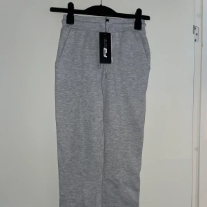 Mjukisbyxor - Aldrig använda, prislapp kvar 