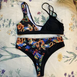 Bikini - Sjukt häftig bikini som inte alls passade mig😢 helt oanvänt, underdel endast testad utanpå kläder! 