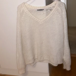 Stickad tröja - Säljer då den inte kommer till användning                        Pris kna diskuteras