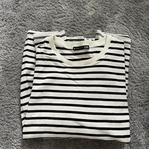 Randig topp - Randig tröja från zara! Oversize i storleken. 