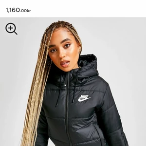 Nike vinter Jacka - Säljer min vinterjacka, jag har använt den några gånger men den har inga defekter. 