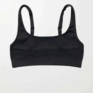 Weekday topp storlek:XL - Två jätte fina toppar som är nya som jag tyvärr inte kan ha då dom är förstora. Lapparna är kvar på dom båda då dom är oanvända.