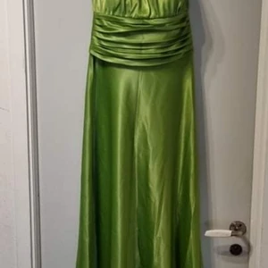 Festklänning  - Helt ny klänning
