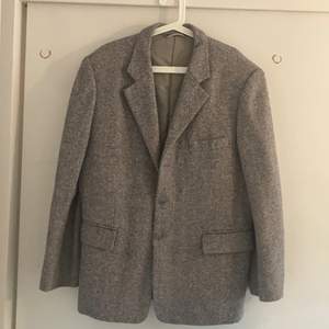 Cosy grey, thick  blazer jacket in good condition. Feels like a wool blend. Large/over size. Perfect for autumn and spring 