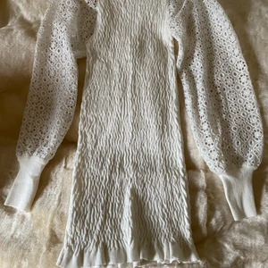 Sommarklänning  - Sommarklänning som sitter så snyggt och formar kroppen.