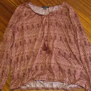 70 tals inspirerad tröja - Storlek m. Använt men bra skick. 15 kr. Samfraktar vid köp av flera varor för 66 kr📦💕