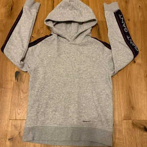 Gant luvtröja  - Fint skick inga fel. Strl 146/152