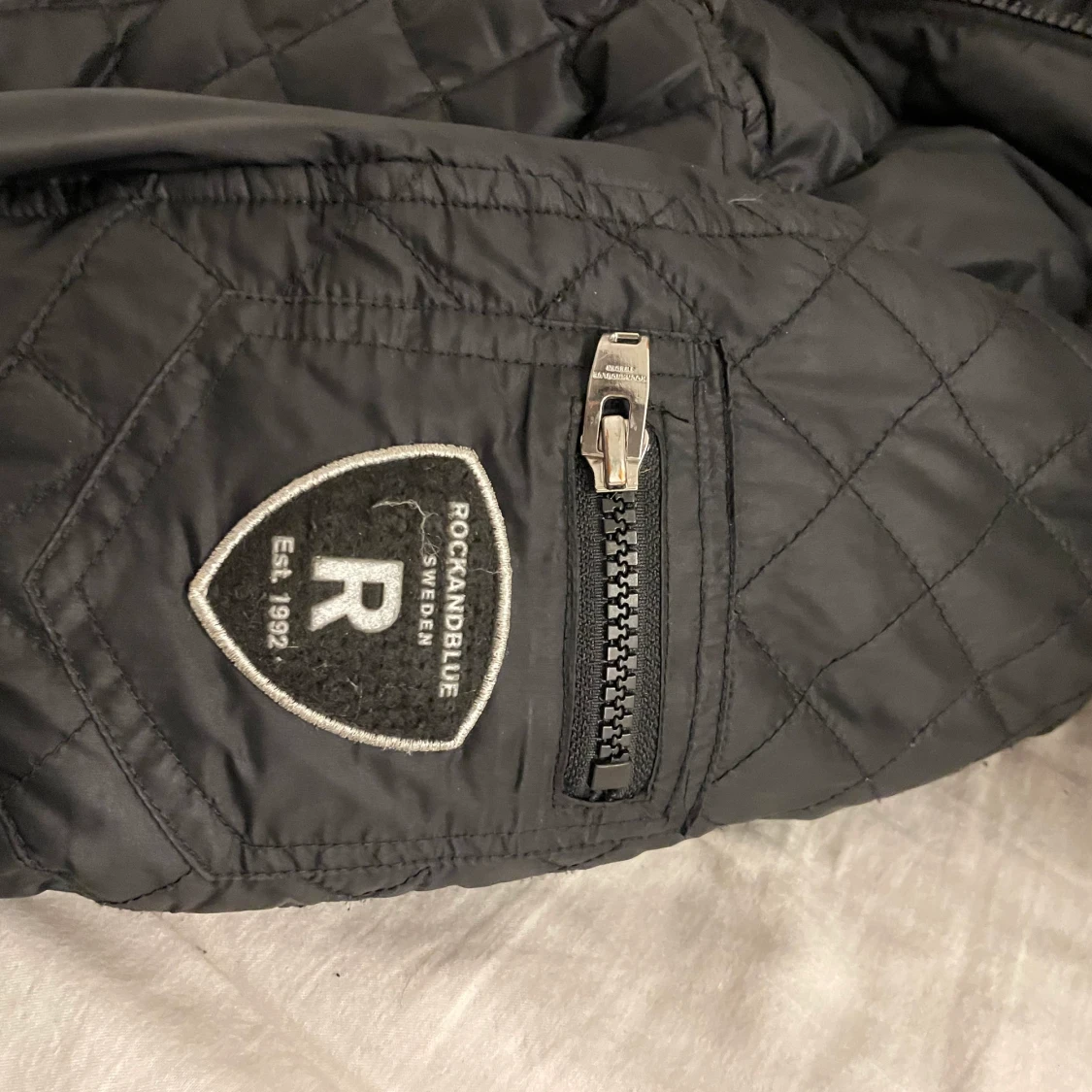 Rock and blue jacka  - 90