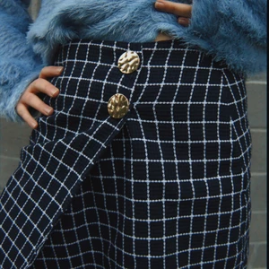 Kjol - Ball rutig kjol. Mörkblå i storlek S men rekommenderar som M. Även tröjan är till salu! 