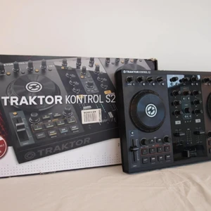 TRAKTOR S2  - En rolig leksak Traktor controler s2 i fint skick. Sladd och mjukvaran medföljer ej!