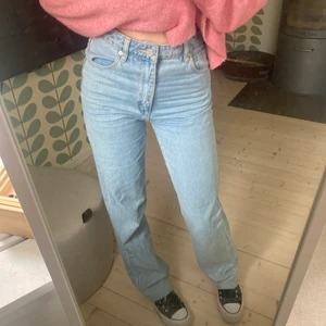 Jeans från Abrand Jeans!  - Jättesnygga ljusa jeans från Abrand Jeans i storlek 26 som tyvärr lite för stora! Nypris: 900kr