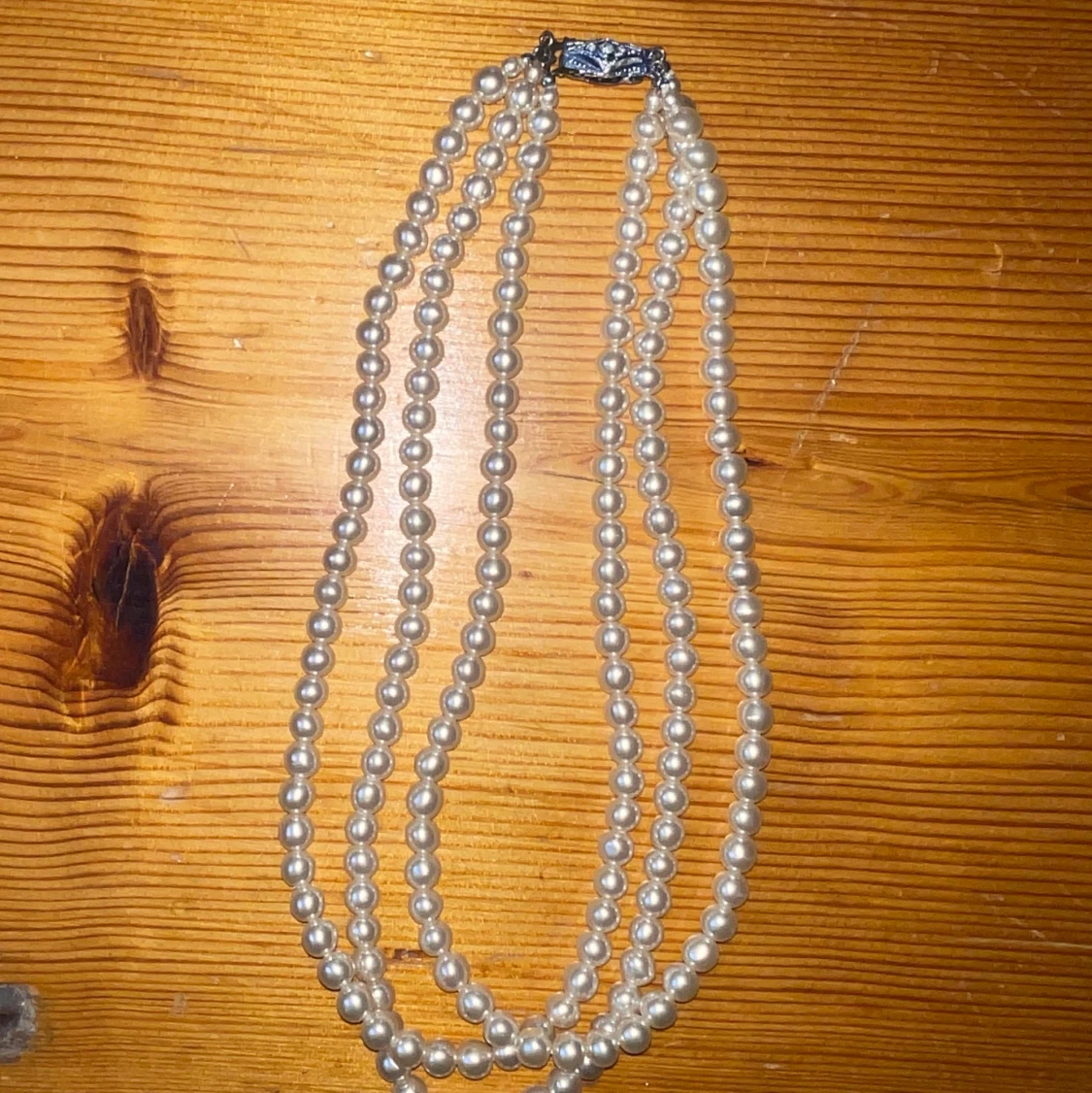 Tre i ett halsband  - 91