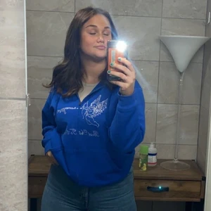 💙INTRESSEKOLL💙 - Lägger ut igen då den förra köparen var oseriös, bud är bindande. Skulle kunna byta mot ACNE mössa. storlek L så sitter snyggt oversize. Kom privat vid frågor💙