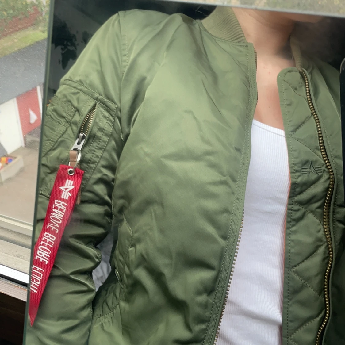 Grön bomberjacka från Alpha Industries - 90