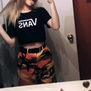 Vans tröja  - Den passar jättebra och är mjuk i insidan och skön att ha på sig och är inte jobbig att få på sig den 💕