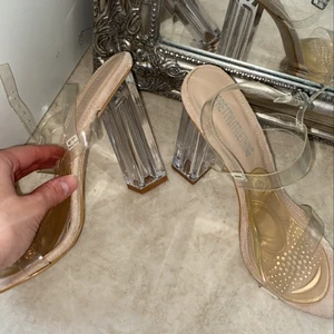 Klackskor  - Fina glasklackar, använda endast en gång 