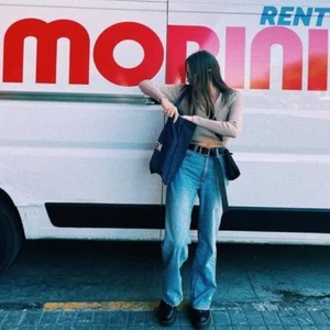 Jeans - Säljer dom här Monki jeansen i modell Yoko! Dom är inte mycket använda! Frakten ingår ej i priset!😊