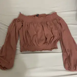 En rosa tröja från h&m jätte fin men tröjan är inte min stil! 