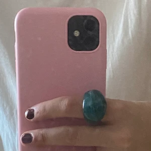 Ring 💜 - Säljer denna ringen från Lizmoeu då den var lite för stor för mig. Skitnajs färg och den är helt oanvänd 😃