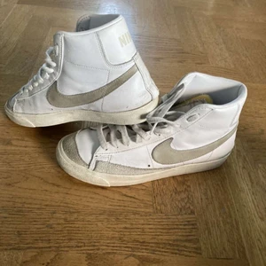 Nike Blazers 77’ Vita - Storlek 40 Frakt står köparen för.