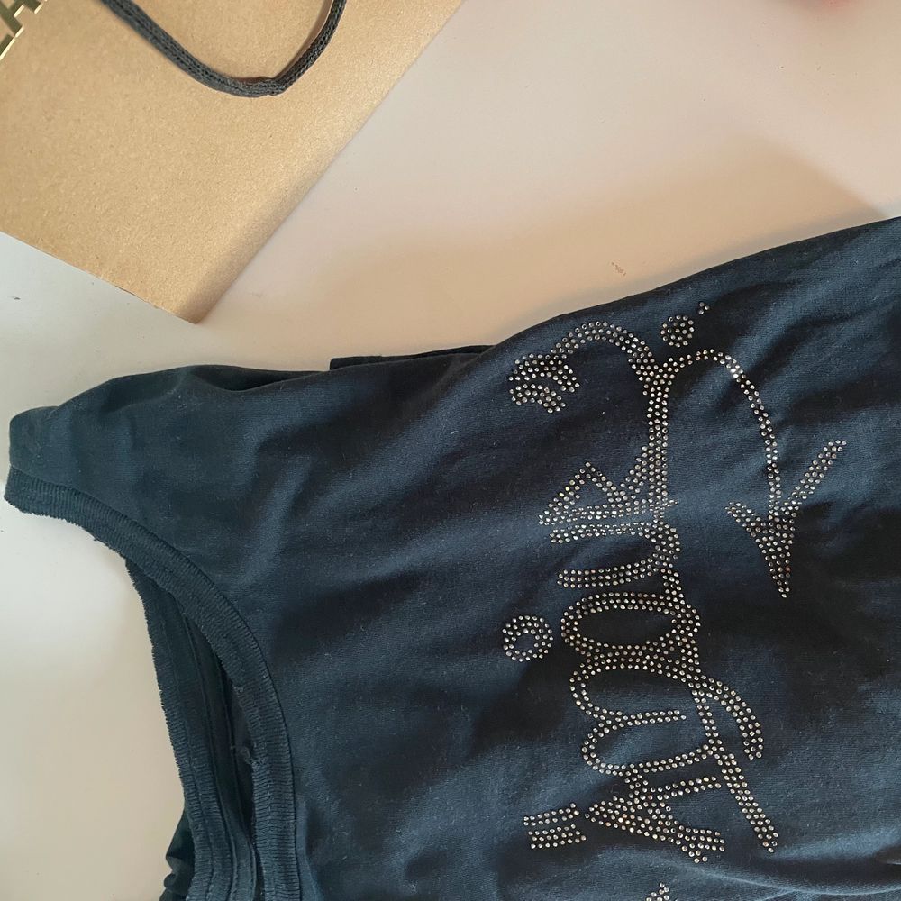 Zadig tshirt som jag tyvär inte har använts så mycket❤️ köpt för 1200kr på deras butik förra hösten. Så fin!!. T-shirts.