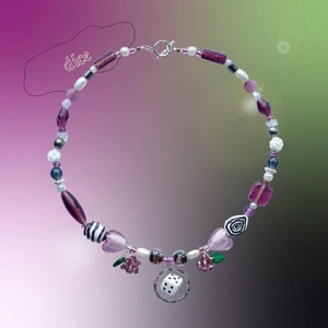 Dice Halsband - 🎲 Dice • Glass beads, handmade clay beads, acrylic beads • 41cm (can be extended) • 290 kr / $33 / £24