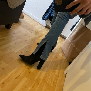 Svarta boots med snygg klack - Storlek 38. Jättesköna klackar. Hämtas i malmö eller fraktas 