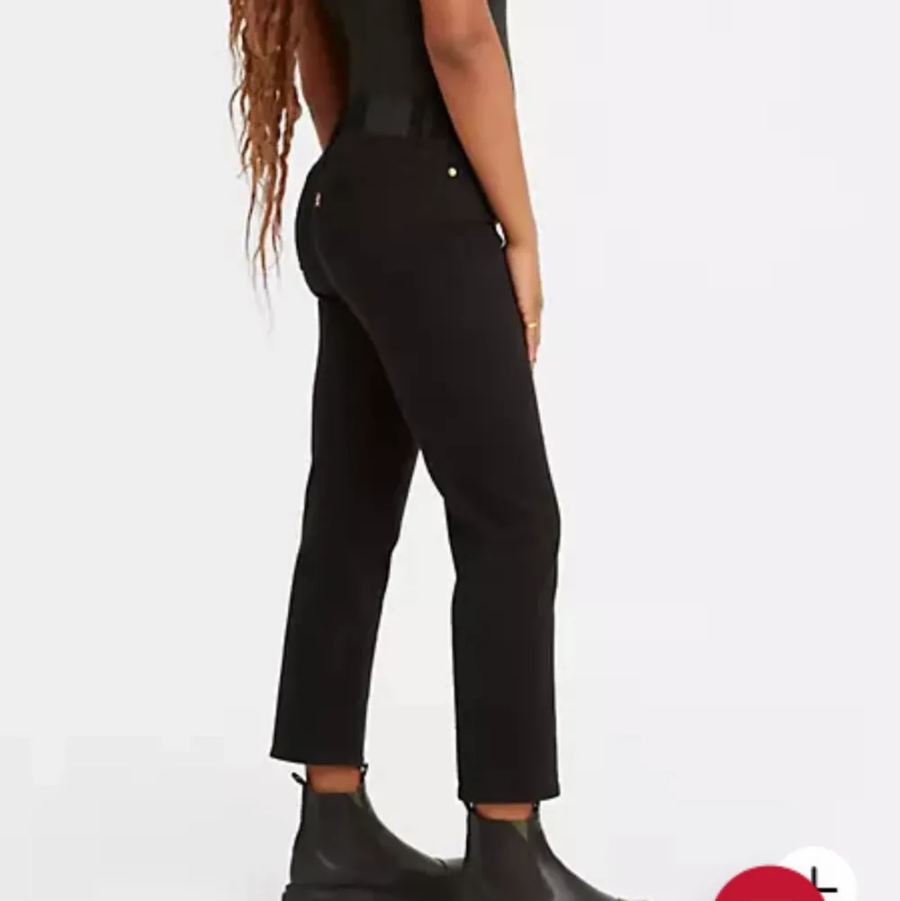 Levis wedgie jeans, svarta i storlek 29, använda ett fåtal gånger - som nya! . Jeans & Byxor.