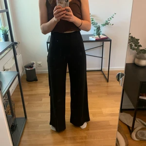 Kostymbyxor - Säljer mina kostymbyxor från H&M eftersom de är lite för långa för mig (jag är 162 cm) ☺️