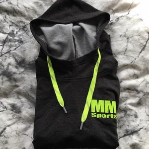 MM Sport - MM Sport luvtröja med tryck på baksidan, använd enstaka gång.
