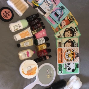 Olika. - Hej jag säljer detta kittet och det är budgivning men allt är värt 956 kr. Lite av sakerna är testade max en gång men det mesta är oöppnat. Det som finns i kittet e: 9 ansiktsmasker, 2 balsam, 2 schampo, 2 shower gel, 1 hårborste, 1 spegel, 2 skin clearing, ca 50 topps, 1 body butter, 1 hair mask, 1 sleeping mask, 1 deo, 1 matte blush, 1 settingspray, 2 par örhängen, hårband för smink. Jag blev utloggad från mitt andra konto så ifall någon har lagt upp samma som mig så är det mitt gamla konto. ❤️