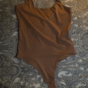 Topp - En nude body med öppen rygg storlek L. Kan mötas i Örebro och Eskilstuna 