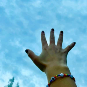 LOVE. IS. LOVE armband - Här är ett armband för att stötta HBTQ🏳️‍🌈 Från ”LOVE. IS. LOVE” kollektionen. Jag kan göra fler om det är stor efterfrågan. Jag säljer dessa för 29kr med gratis frakt❤️ Betalning sker via Swish!