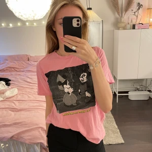 T-shirt - Super gullig t-shirt från zara med tryck på 💕