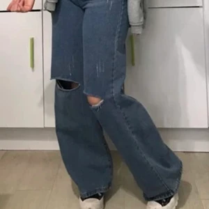 snygga vida jeans - as balla jeans, men använder inte!! dem är i nyskick då jag bara använde dem 1 gång i skolan några timmar, så inget fel eller inga fläckar!!