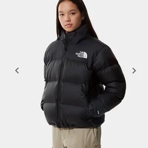 North face jacka - Köpte i februari, bra skick, kan skicka privata bilder💕