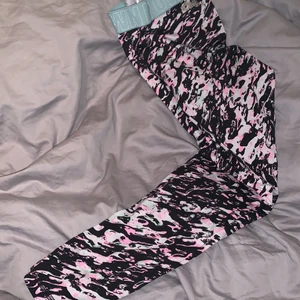 Jättefina!!! Inga fläckar🥰 - Träningstajts från gina tricot i strl xs💕💕💕