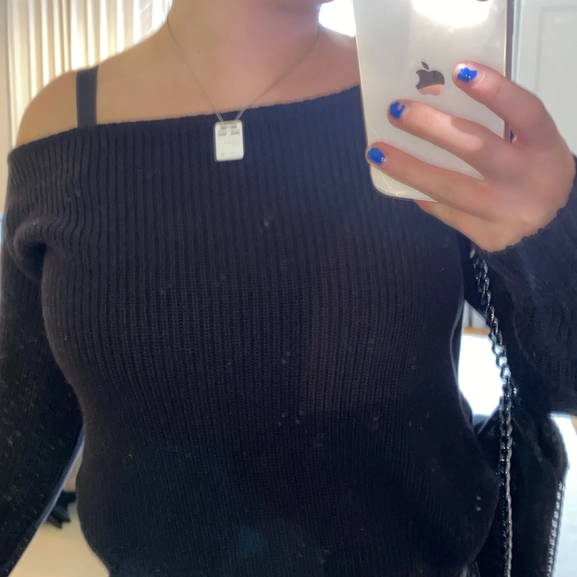 Svart stickad oneshoulder tröja  - 91