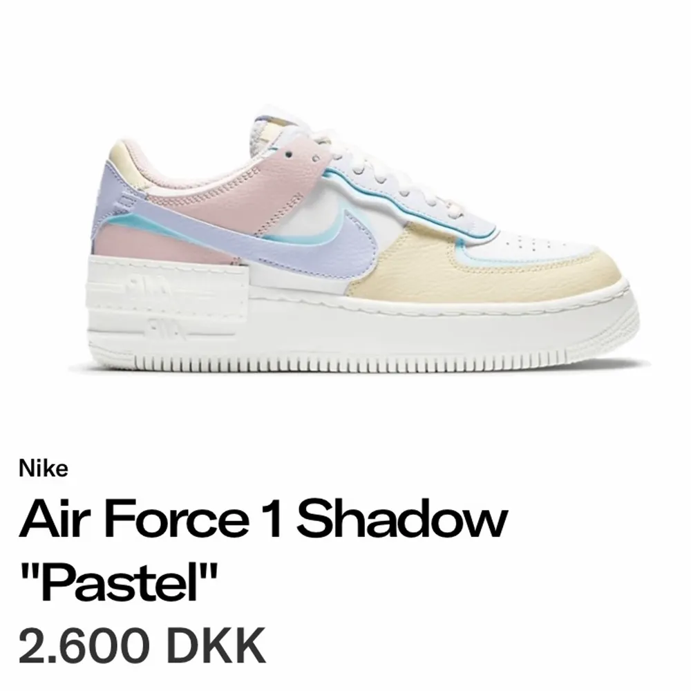 Sælger disse fede eftertragtede Nike Air Force 1 Shadow pastel sneakers! De er brugt ca. 3 gange hvilket kun kan ses lidt under skoen, ellers eller der ikke brugstegn.  💖💖💖 Nyprisen er 2600 dk,-. Skor.