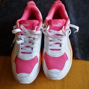 Puma  - Puma i storlek 40, knappt använda så bra begagnat skick 