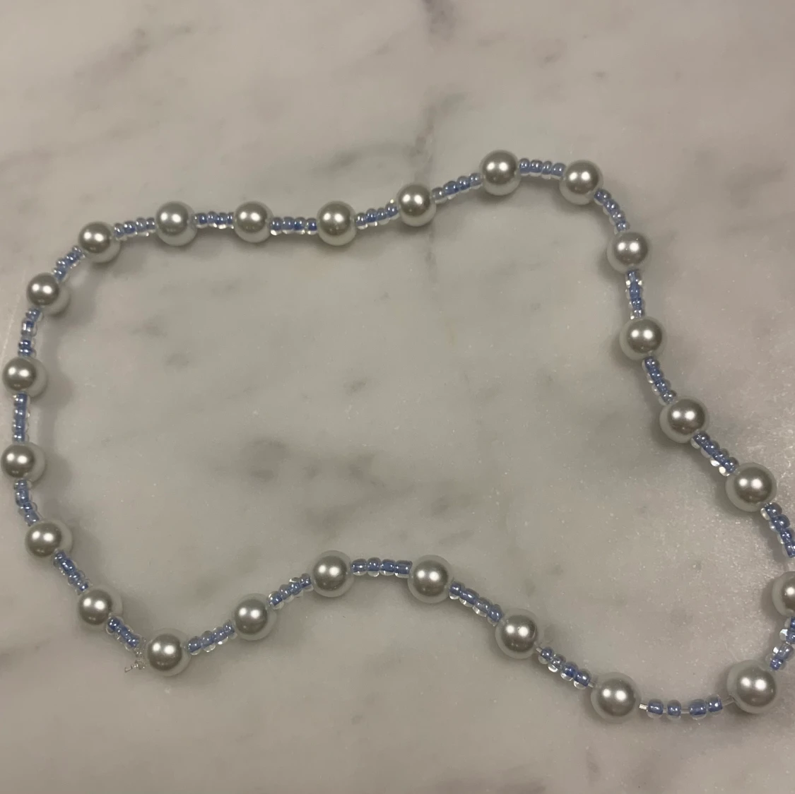 Handgjordt pärlhalsband  - 90