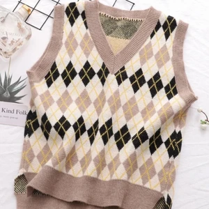 Stickad Topp - Kommer inte till användning. Den är One Size men känns som S-M