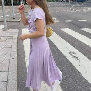 Superfin kjol inköpt tidigare i sommar. Endast använt en gång, då bilderna togs. 
